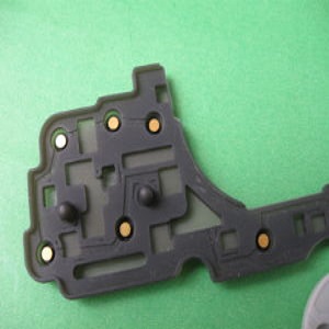 用于汽車中控臺控制按鈕上的金粒導(dǎo)電硅膠按鍵產(chǎn)品